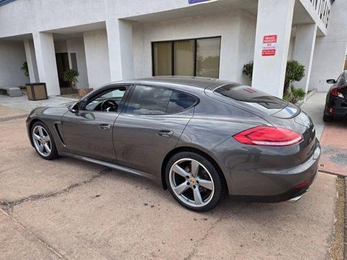 2016 Porsche Panamera 