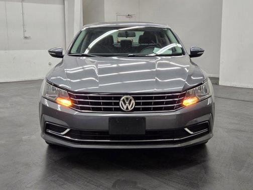 2016 Volkswagen Passat 1.8T SE