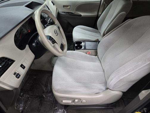 2012 Toyota Sienna LE