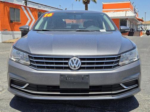 2016 Volkswagen Passat 1.8T SE
