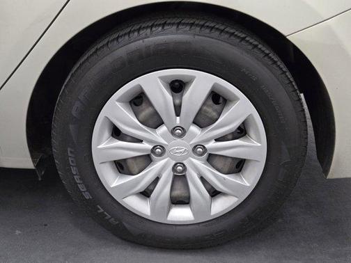 2019 Hyundai Accent SE