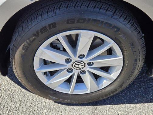 2016 Volkswagen Golf TSI S 4-Door