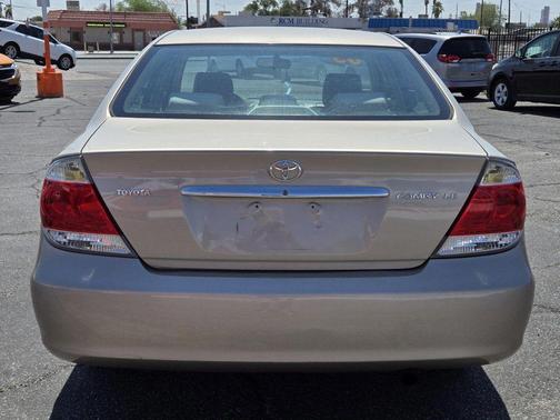 2005 Toyota Camry LE