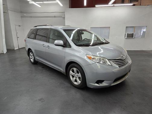 2015 Toyota Sienna LE