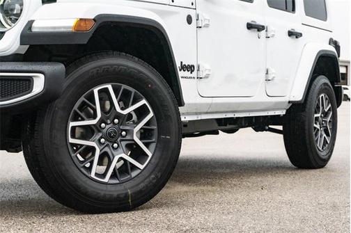 2025 Jeep Wrangler 4-Door Sahara 4x4