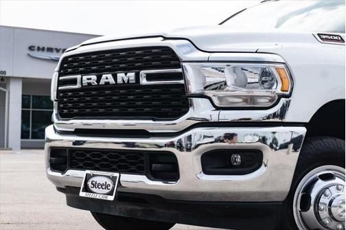 2023 RAM 3500 Big Horn Crew Cab 4x4 8' Box