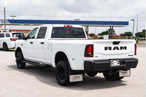 2025 RAM 3500 Tradesman Crew Cab 4x4 8' Box