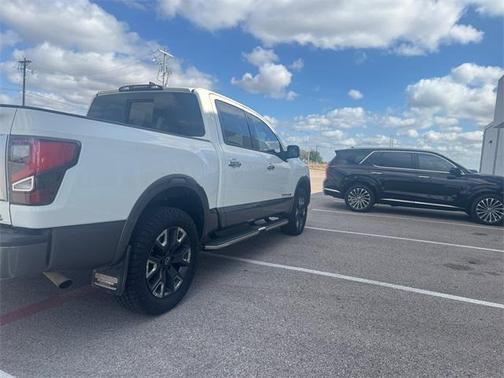 2023 Nissan Titan Platinum Reserve