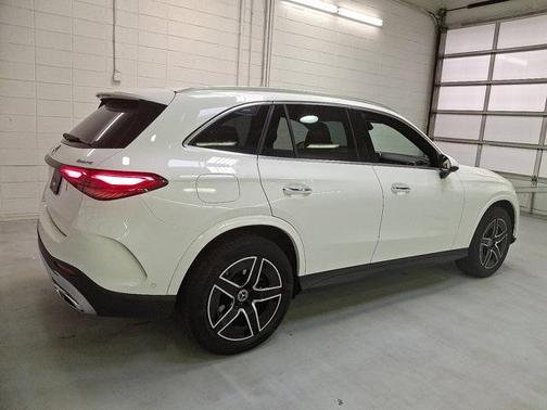 2025 Mercedes-Benz GLC 350e Base