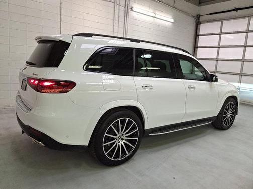 2025 Mercedes-Benz GLS 580 4MATIC