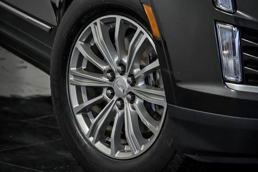 Dark Granite Metallic 2018 Cadillac XT5 Luxury