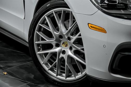 2018 Porsche Panamera 