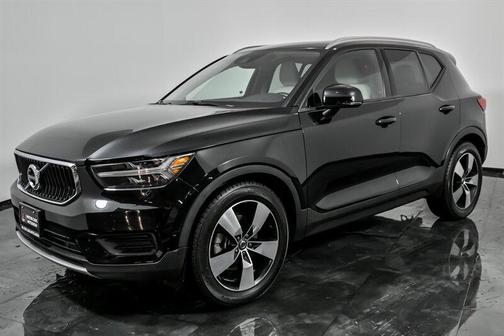 2019 Volvo XC40 T5 Momentum