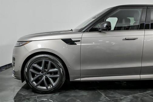 Lantau Bronze Metallic 2023 Land Rover Range Rover Sport SE