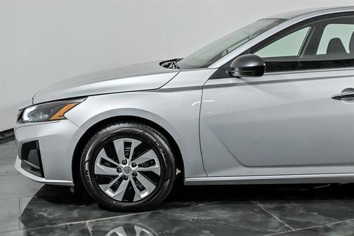 Brilliant Silver Metallic 2024 Nissan Altima S FWD