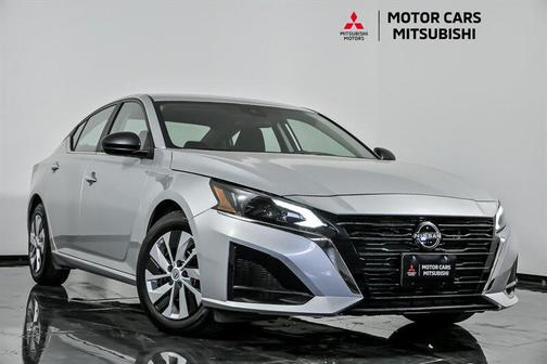 Brilliant Silver Metallic 2024 Nissan Altima S FWD