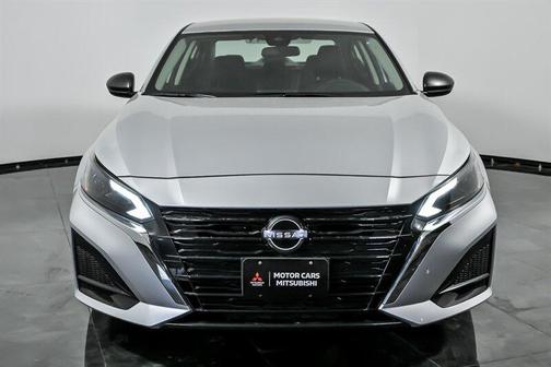 Brilliant Silver Metallic 2024 Nissan Altima S FWD