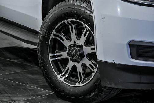 Summit White 2018 Chevrolet Suburban LT