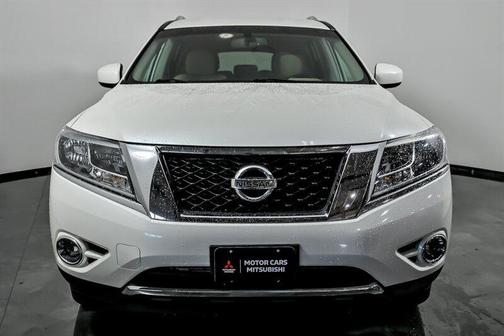 Pearl White 2016 Nissan Pathfinder SV