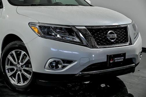 Pearl White 2016 Nissan Pathfinder SV