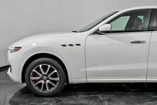 Bianco 2019 Maserati Levante Base