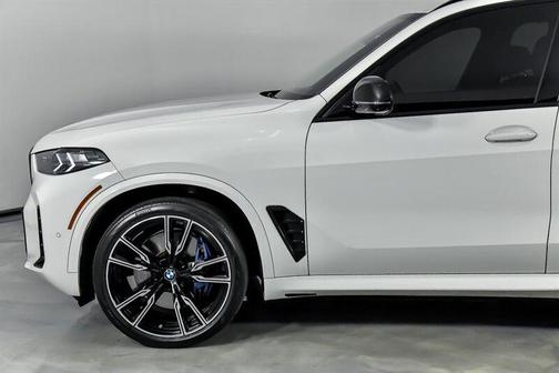 2024 BMW X5 M60i