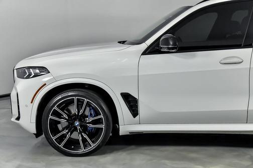 2024 BMW X5 M60i