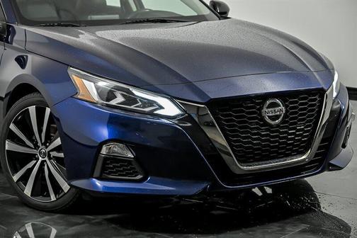 Deep Blue Pearl 2022 Nissan Altima 2.5 SR