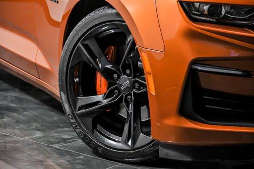 Vivid Orange Metallic 2022 Chevrolet Camaro 2SS