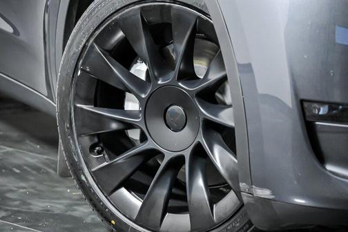 Midnight Silver Metallic 2023 Tesla Model Y Long Range Dual Motor All-Wheel Drive
