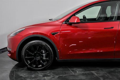 2022 Tesla Model Y Long Range Dual Motor All-Wheel Drive