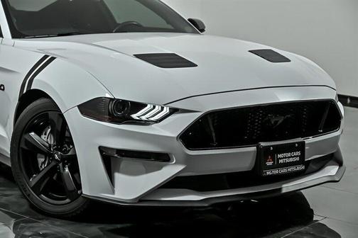 Oxford White 2022 Ford Mustang GT