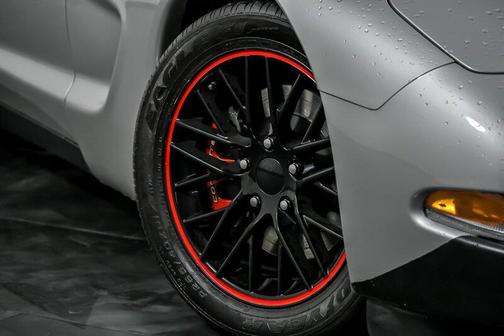 Machine Silver Metallic 2004 Chevrolet Corvette Z06