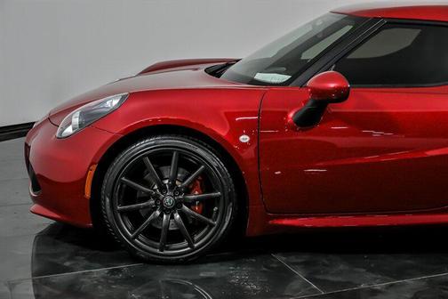 Rosso Competizione Tri-Coat 2017 Alfa Romeo 4C Base