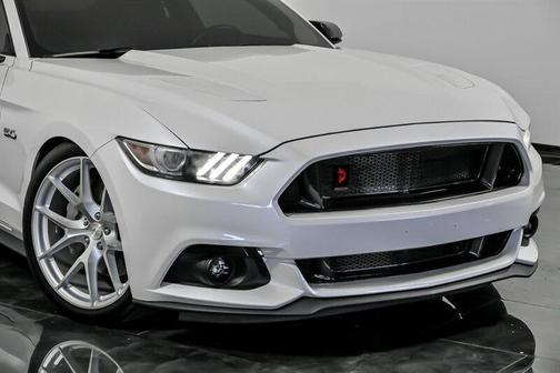 White Platinum Metallic Tri-Coat 2017 Ford Mustang GT