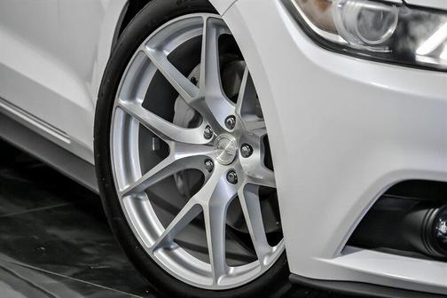White Platinum Metallic Tri-Coat 2017 Ford Mustang GT