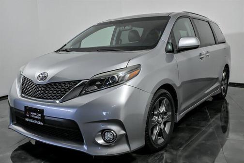 Silver Sky Metallic 2016 Toyota Sienna SE