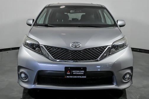 Silver Sky Metallic 2016 Toyota Sienna SE