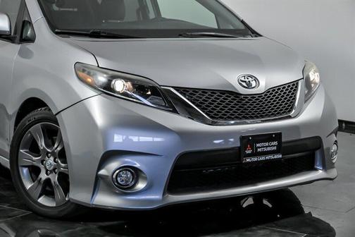 Silver Sky Metallic 2016 Toyota Sienna SE