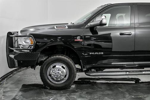 2021 RAM 3500 Big Horn Crew Cab 4x4 8' Box