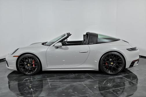 2022 Porsche 911 Targa 4 GTS