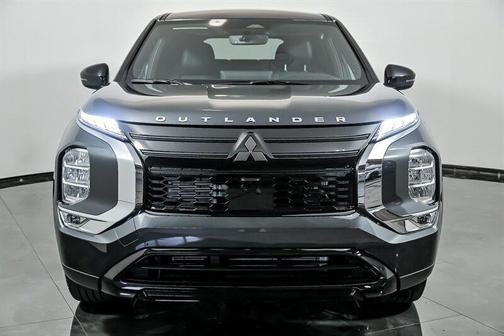 Graphite Gray 2026 Mitsubishi Outlander LE