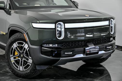 2023 Rivian R1S Adventure