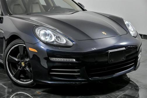 2016 Porsche Panamera 4