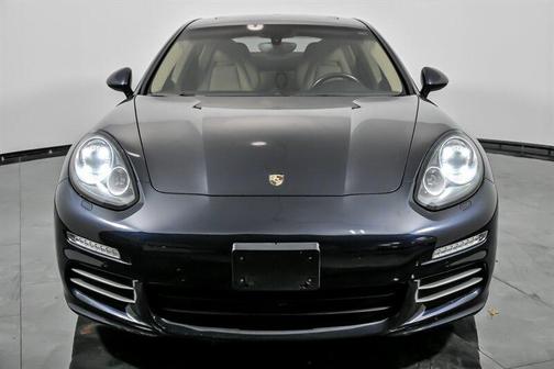 2016 Porsche Panamera 4