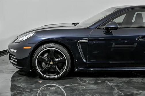 2016 Porsche Panamera 4