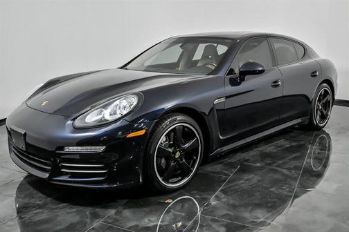 2016 Porsche Panamera 4