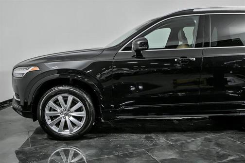 2016 Volvo XC90 T6 Momentum