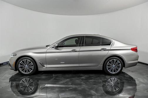 GOLD 2018 BMW 530 530i