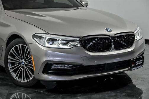 GOLD 2018 BMW 530 530i
